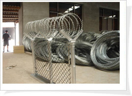 hr-01機(jī)場(chǎng)防護(hù)網(wǎng),hr機(jī)場(chǎng)隔離柵,hr優(yōu)質(zhì)機(jī)場(chǎng)圍欄網(wǎng),購優(yōu)質(zhì)隔離柵到安平海銳 - 安平縣海銳金屬絲網(wǎng)制品廠 -產(chǎn)品資訊